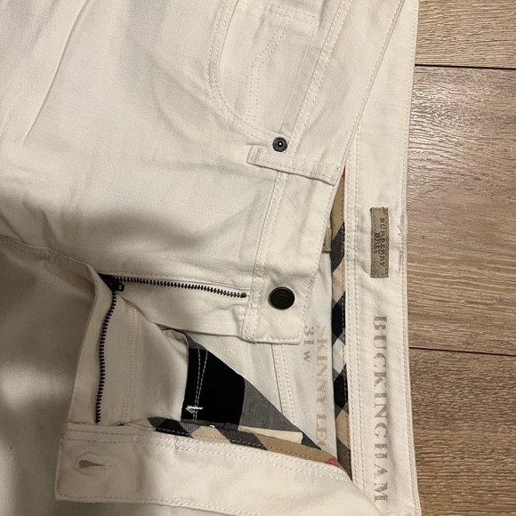 Burberry Buckingham White Capri Denim Pants - Picture 5 of 6